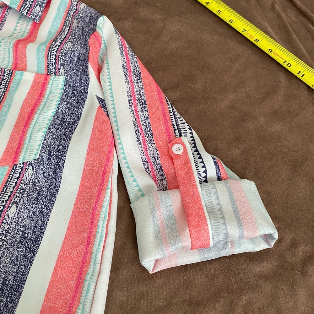 Women’s Boutique Oversized Shirt with Button Lapels on Sleeves. Size Small NWOT - Picture 8 of 14